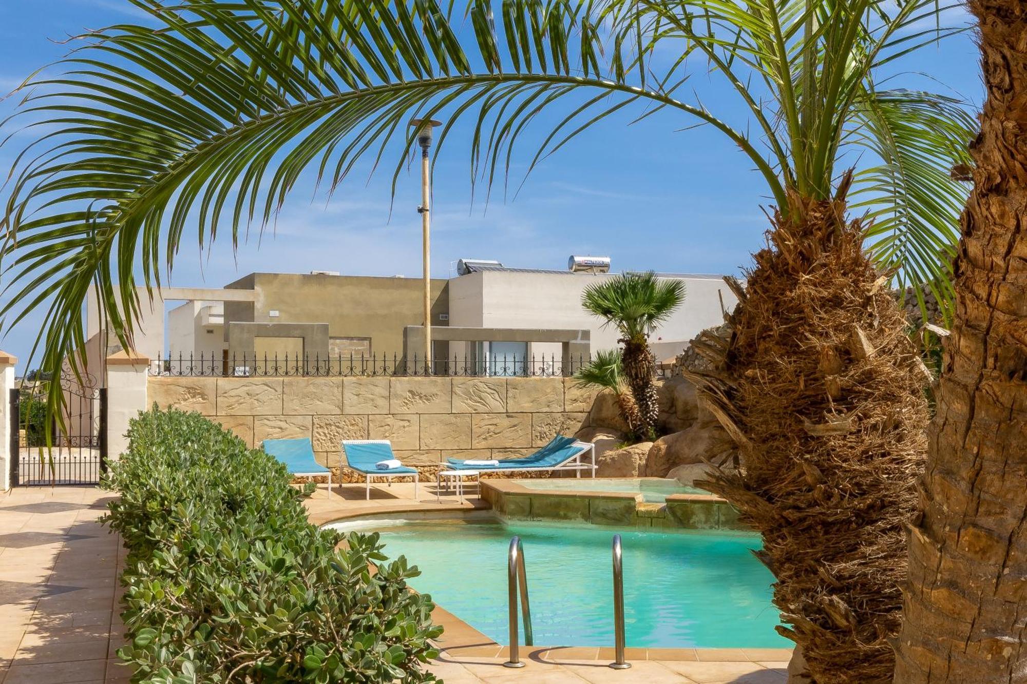 Villa & Pool Apartments In Mellieha Bay Экстерьер фото