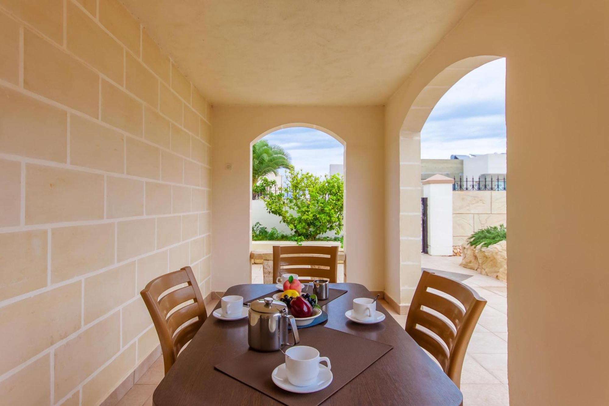 Villa & Pool Apartments In Mellieha Bay Экстерьер фото