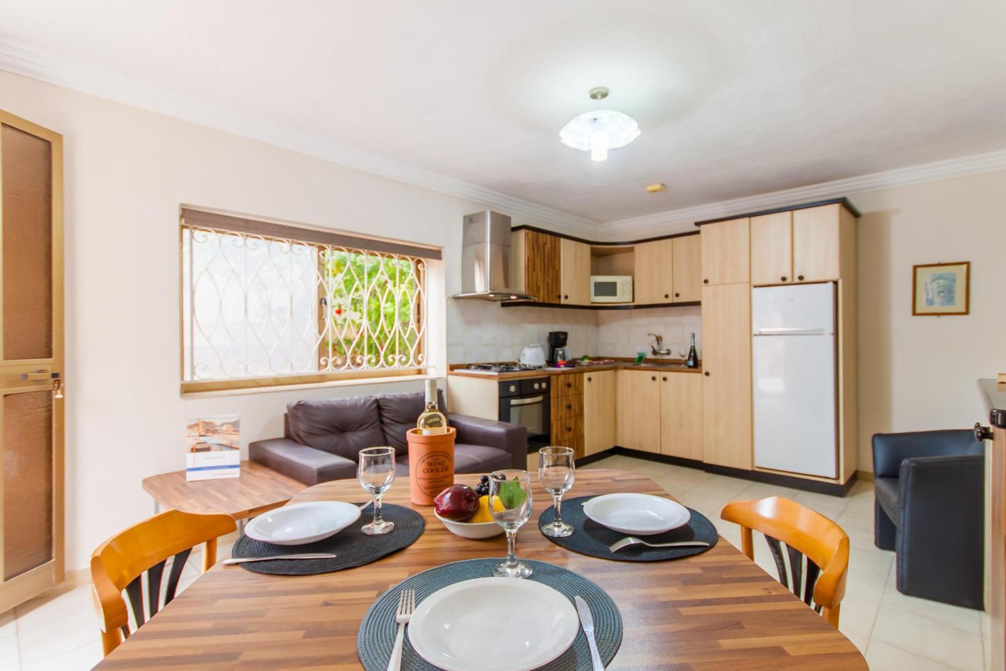 Villa & Pool Apartments In Mellieha Bay Экстерьер фото