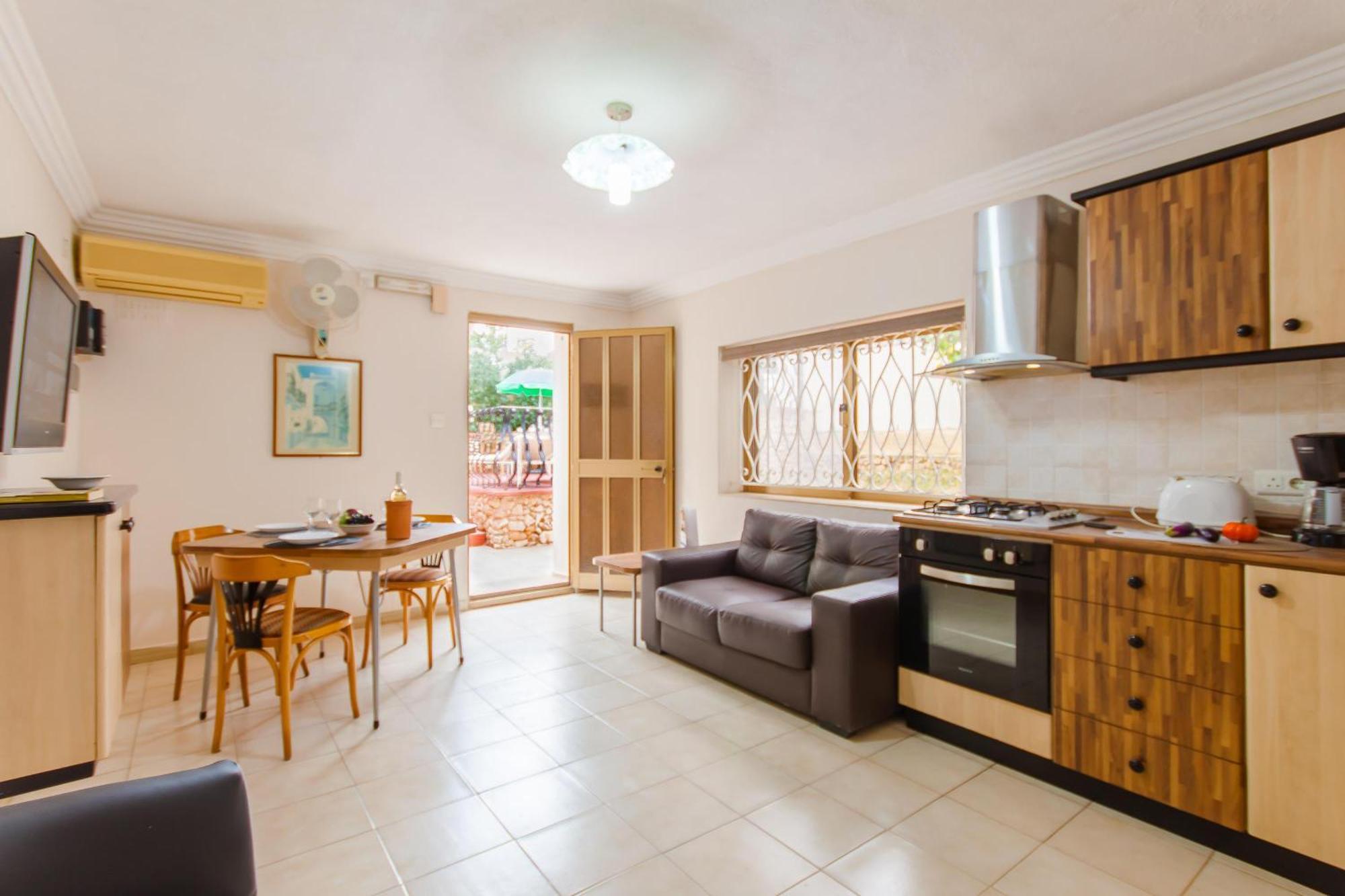 Villa & Pool Apartments In Mellieha Bay Экстерьер фото