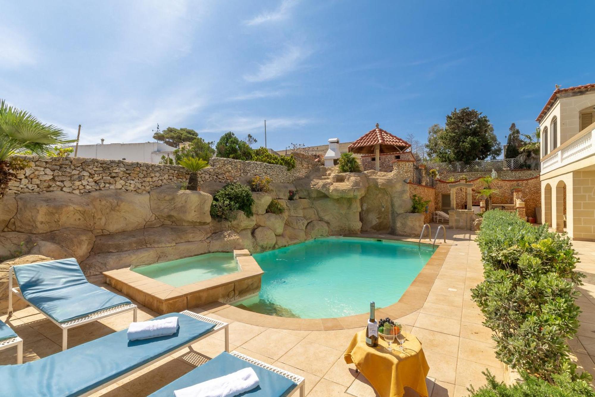 Villa & Pool Apartments In Mellieha Bay Экстерьер фото
