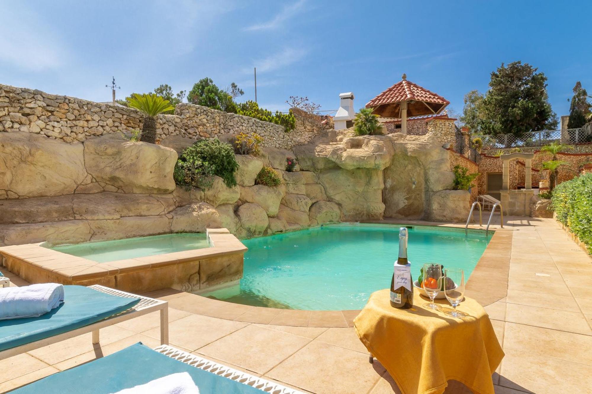 Villa & Pool Apartments In Mellieha Bay Экстерьер фото