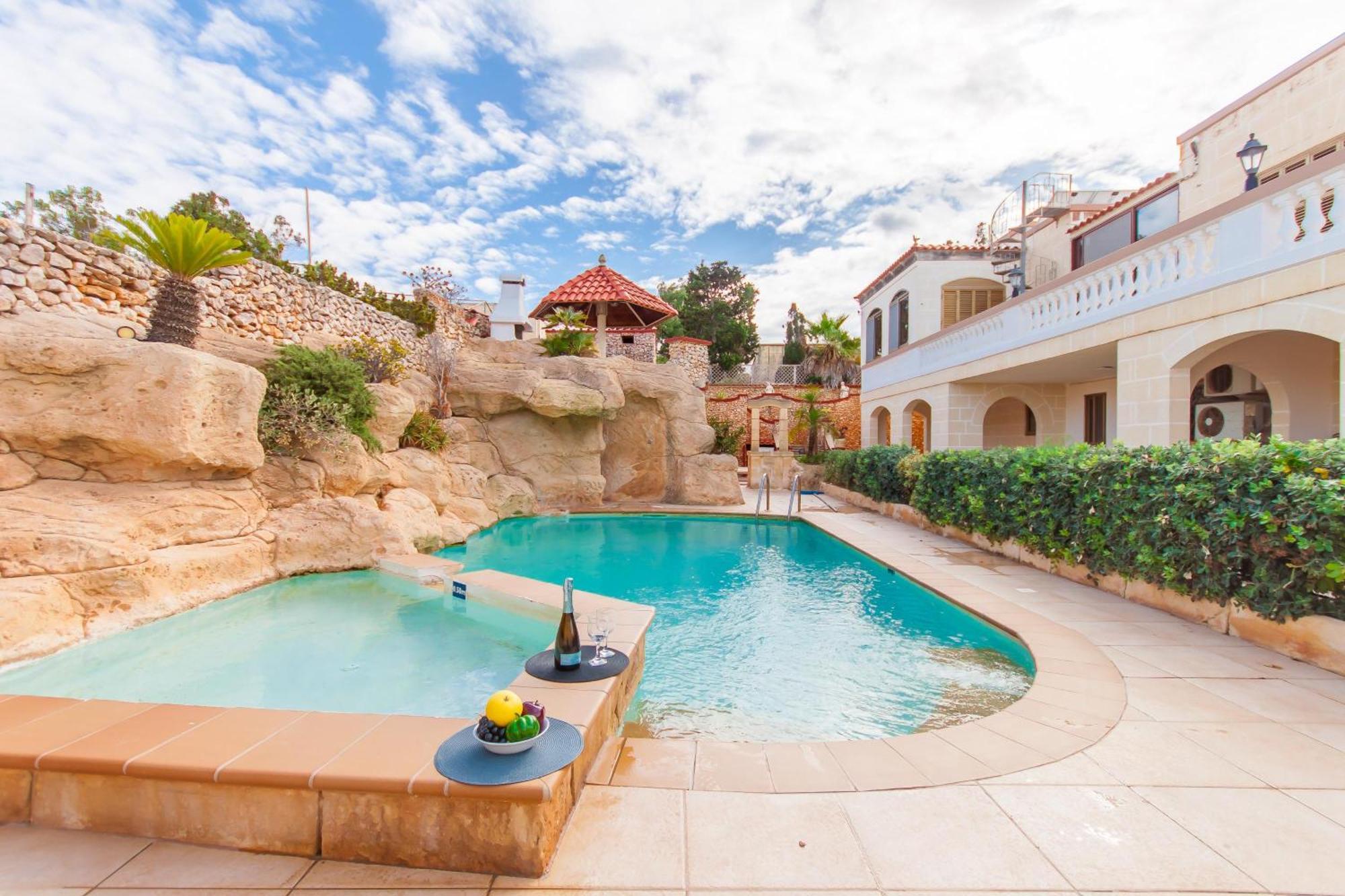 Villa & Pool Apartments In Mellieha Bay Экстерьер фото